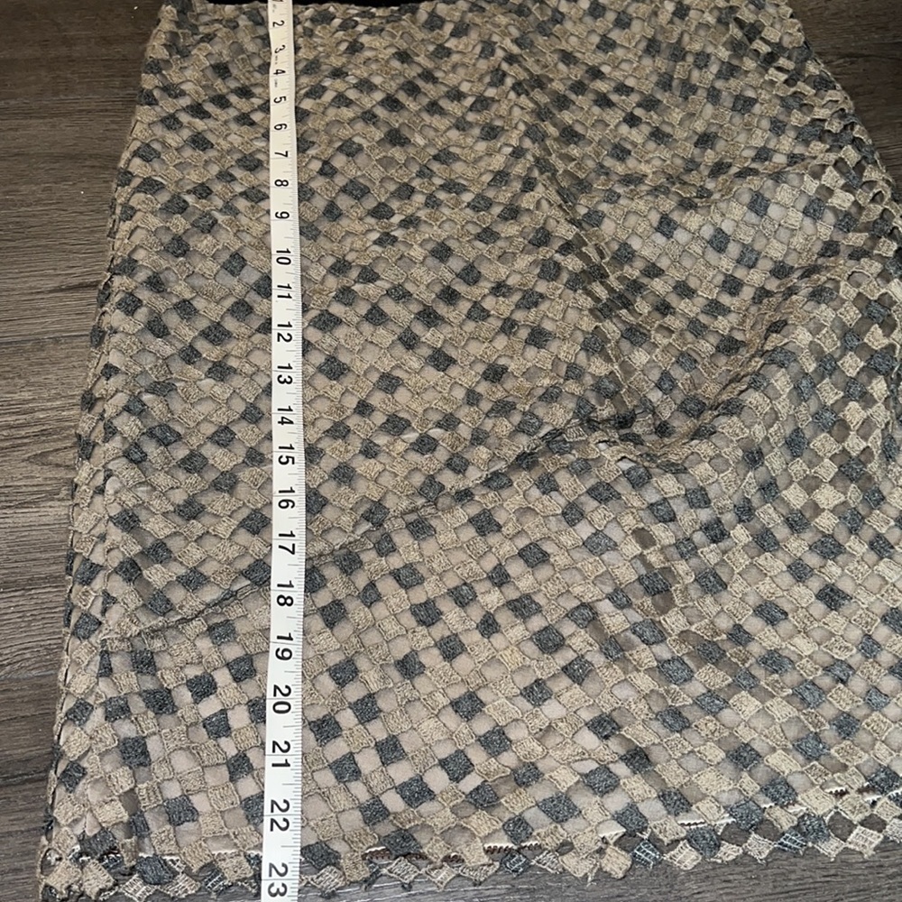 Marc Jacobs Diamond Crochet Overlay Pintuck Pencil Skirt Size 6 Taupe/Grey - Picture 11 of 13